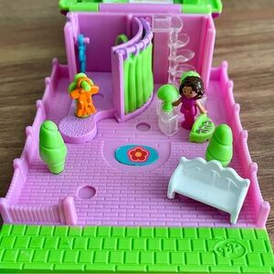 Vintage Polly Pocket Dress Shop Mini Fold and Go Playset